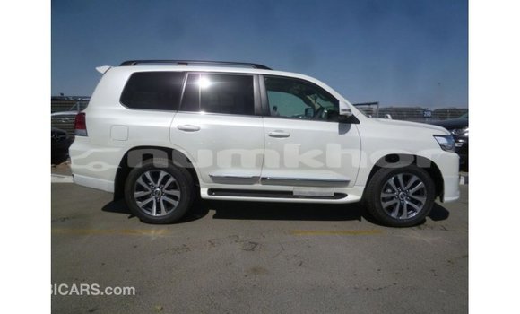 Buy Import Toyota Land Cruiser White Car in Import - Dubai in Bumthang Buy Import Toyota Land Cruiser White Car in Import - Dubai in Bumthang