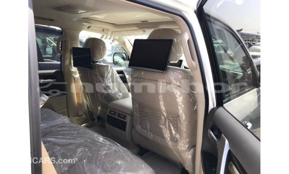 Buy Import Toyota Land Cruiser White Car in Import - Dubai in Bumthang Buy Import Toyota Land Cruiser White Car in Import - Dubai in Bumthang