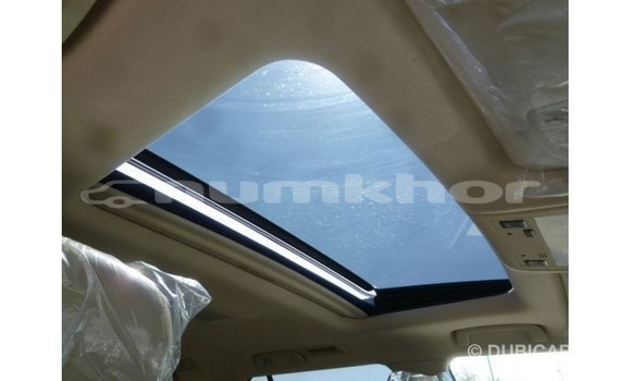 Buy Import Toyota Land Cruiser White Car in Import - Dubai in Bumthang Buy Import Toyota Land Cruiser White Car in Import - Dubai in Bumthang