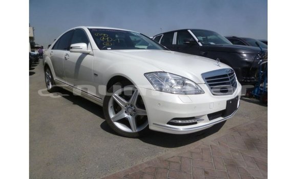 Buy Import Mercedes-Benz 190 White Car in Import - Dubai in Bumthang Buy Import Mercedes-Benz 190 White Car in Import - Dubai in Bumthang