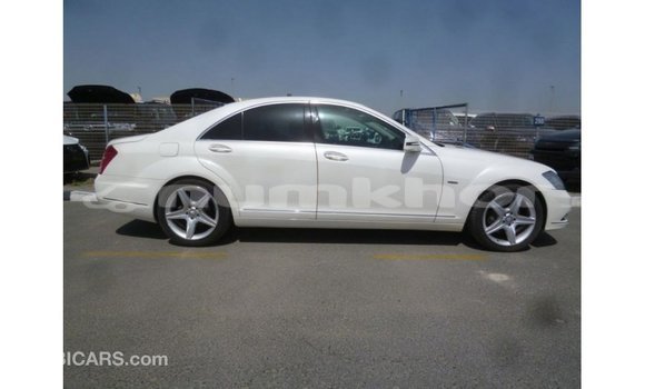 Buy Import Mercedes-Benz 190 White Car in Import - Dubai in Bumthang Buy Import Mercedes-Benz 190 White Car in Import - Dubai in Bumthang