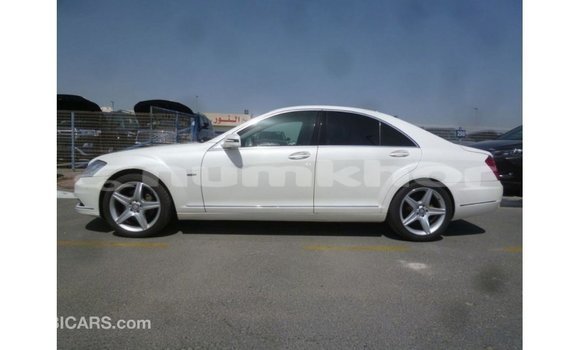 Buy Import Mercedes-Benz 190 White Car in Import - Dubai in Bumthang Buy Import Mercedes-Benz 190 White Car in Import - Dubai in Bumthang