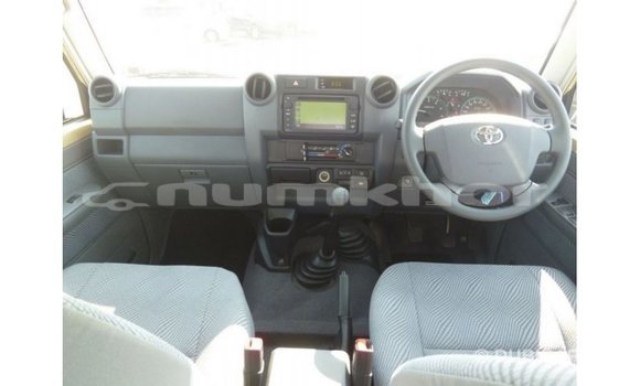 Buy Import Toyota Land Cruiser Beige Car in Import - Dubai in Bumthang Buy Import Toyota Land Cruiser Beige Car in Import - Dubai in Bumthang