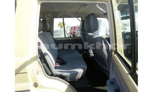 Buy Import Toyota Land Cruiser Beige Car in Import - Dubai in Bumthang Buy Import Toyota Land Cruiser Beige Car in Import - Dubai in Bumthang