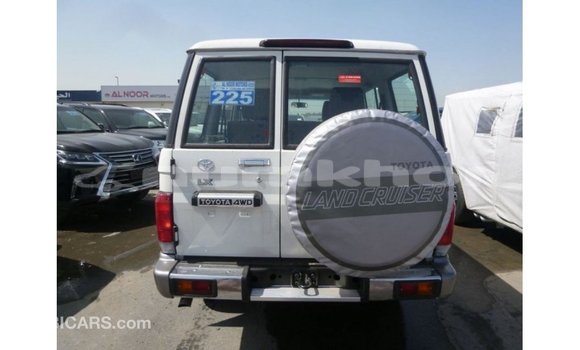 Buy Import Toyota Land Cruiser White Car in Import - Dubai in Bumthang Buy Import Toyota Land Cruiser White Car in Import - Dubai in Bumthang