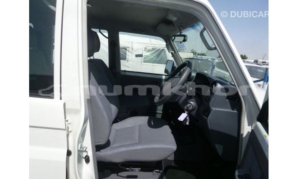 Buy Import Toyota Land Cruiser White Car in Import - Dubai in Bumthang Buy Import Toyota Land Cruiser White Car in Import - Dubai in Bumthang
