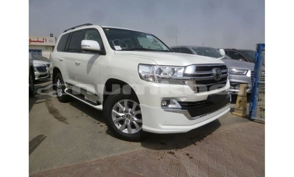 Buy Import Toyota Land Cruiser White Car in Import - Dubai in Bumthang Buy Import Toyota Land Cruiser White Car in Import - Dubai in Bumthang