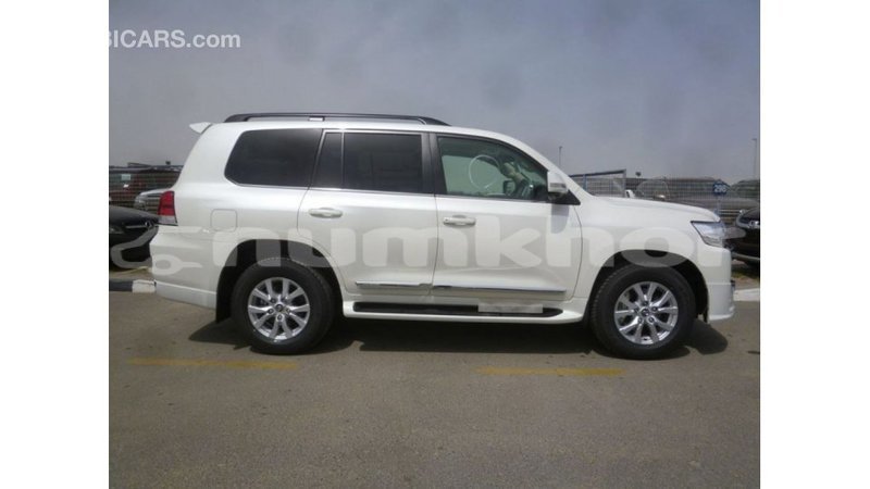 Big with watermark toyota land cruiser bumthang import dubai 2687