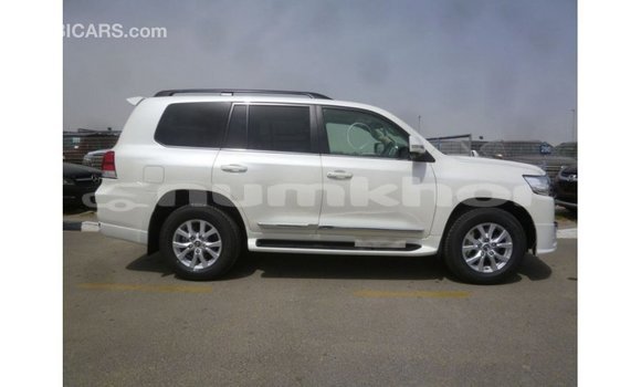 Buy Import Toyota Land Cruiser White Car in Import - Dubai in Bumthang Buy Import Toyota Land Cruiser White Car in Import - Dubai in Bumthang