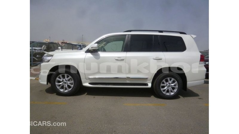 Big with watermark toyota land cruiser bumthang import dubai 2687