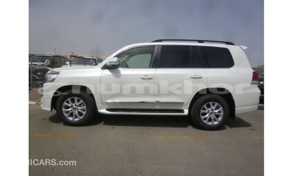 Buy Import Toyota Land Cruiser White Car in Import - Dubai in Bumthang Buy Import Toyota Land Cruiser White Car in Import - Dubai in Bumthang