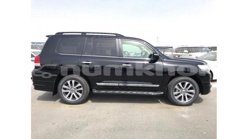 Big with watermark toyota land cruiser bumthang import dubai 2688
