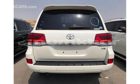 Buy Import Toyota Land Cruiser White Car in Import - Dubai in Bumthang Buy Import Toyota Land Cruiser White Car in Import - Dubai in Bumthang