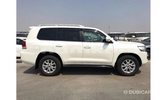 Buy Import Toyota Land Cruiser White Car in Import - Dubai in Bumthang Buy Import Toyota Land Cruiser White Car in Import - Dubai in Bumthang