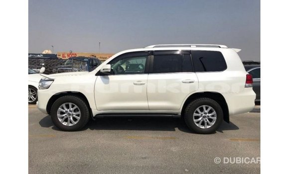 Buy Import Toyota Land Cruiser White Car in Import - Dubai in Bumthang Buy Import Toyota Land Cruiser White Car in Import - Dubai in Bumthang