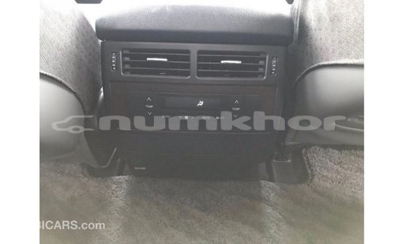 Buy Import Toyota Land Cruiser White Car in Import - Dubai in Bumthang Buy Import Toyota Land Cruiser White Car in Import - Dubai in Bumthang