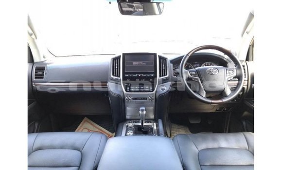 Buy Import Toyota Land Cruiser White Car in Import - Dubai in Bumthang Buy Import Toyota Land Cruiser White Car in Import - Dubai in Bumthang