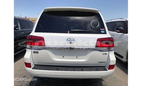 Buy Import Toyota Land Cruiser White Car in Import - Dubai in Bumthang Buy Import Toyota Land Cruiser White Car in Import - Dubai in Bumthang