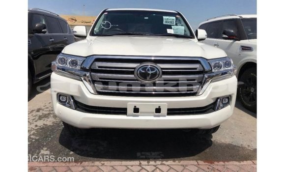 Buy Import Toyota Land Cruiser White Car in Import - Dubai in Bumthang Buy Import Toyota Land Cruiser White Car in Import - Dubai in Bumthang
