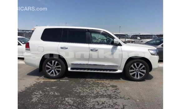 Buy Import Toyota Land Cruiser White Car in Import - Dubai in Bumthang Buy Import Toyota Land Cruiser White Car in Import - Dubai in Bumthang