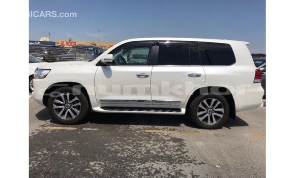 Buy Import Toyota Land Cruiser White Car in Import - Dubai in Bumthang Buy Import Toyota Land Cruiser White Car in Import - Dubai in Bumthang