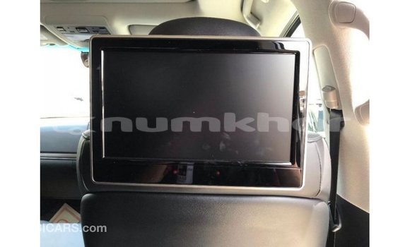 Buy Import Toyota Land Cruiser White Car in Import - Dubai in Bumthang Buy Import Toyota Land Cruiser White Car in Import - Dubai in Bumthang