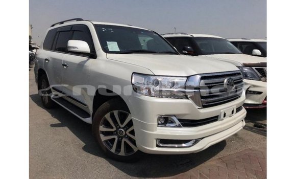 Buy Import Toyota Land Cruiser White Car in Import - Dubai in Bumthang Buy Import Toyota Land Cruiser White Car in Import - Dubai in Bumthang