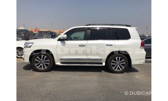 Buy Import Toyota Land Cruiser White Car in Import - Dubai in Bumthang Buy Import Toyota Land Cruiser White Car in Import - Dubai in Bumthang