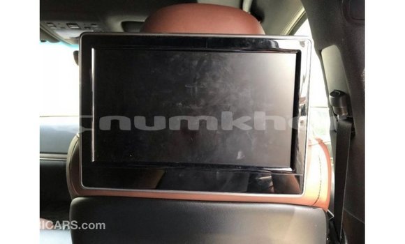 Buy Import Toyota Land Cruiser White Car in Import - Dubai in Bumthang Buy Import Toyota Land Cruiser White Car in Import - Dubai in Bumthang