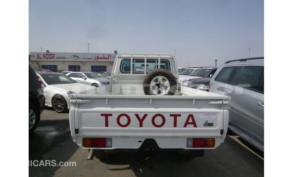 Buy Import Toyota Land Cruiser White Car in Import - Dubai in Bumthang Buy Import Toyota Land Cruiser White Car in Import - Dubai in Bumthang