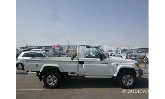 Buy Import Toyota Land Cruiser White Car in Import - Dubai in Bumthang Buy Import Toyota Land Cruiser White Car in Import - Dubai in Bumthang