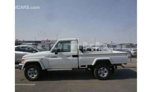 Buy Import Toyota Land Cruiser White Car in Import - Dubai in Bumthang Buy Import Toyota Land Cruiser White Car in Import - Dubai in Bumthang