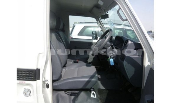 Buy Import Toyota Land Cruiser White Car in Import - Dubai in Bumthang Buy Import Toyota Land Cruiser White Car in Import - Dubai in Bumthang