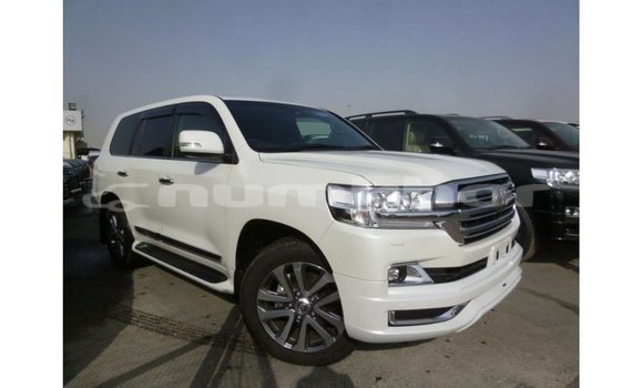 Buy Import Toyota Land Cruiser White Car in Import - Dubai in Bumthang Buy Import Toyota Land Cruiser White Car in Import - Dubai in Bumthang