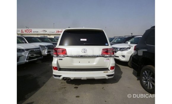 Buy Import Toyota Land Cruiser White Car in Import - Dubai in Bumthang Buy Import Toyota Land Cruiser White Car in Import - Dubai in Bumthang