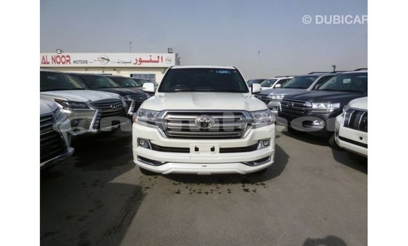 Buy Import Toyota Land Cruiser White Car in Import - Dubai in Bumthang Buy Import Toyota Land Cruiser White Car in Import - Dubai in Bumthang