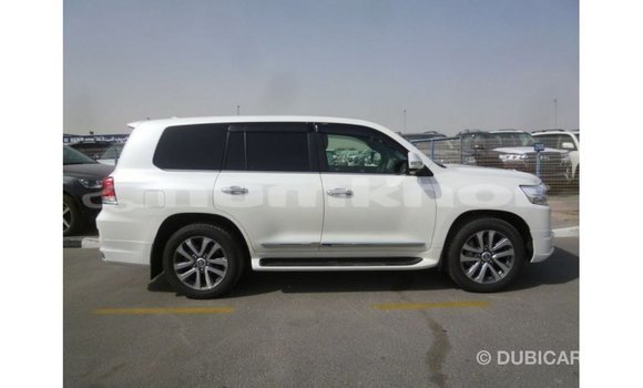 Buy Import Toyota Land Cruiser White Car in Import - Dubai in Bumthang Buy Import Toyota Land Cruiser White Car in Import - Dubai in Bumthang