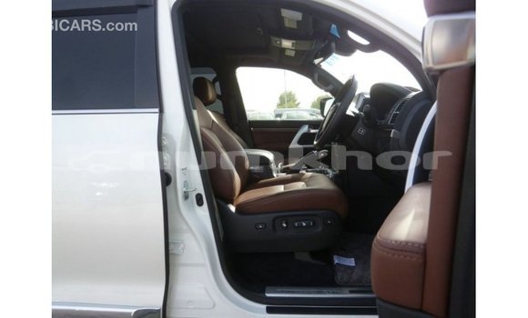 Buy Import Toyota Land Cruiser White Car in Import - Dubai in Bumthang Buy Import Toyota Land Cruiser White Car in Import - Dubai in Bumthang