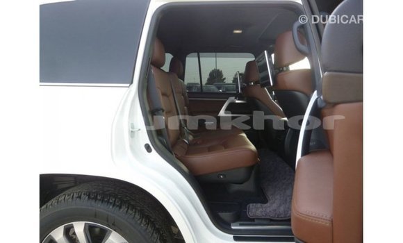 Buy Import Toyota Land Cruiser White Car in Import - Dubai in Bumthang Buy Import Toyota Land Cruiser White Car in Import - Dubai in Bumthang
