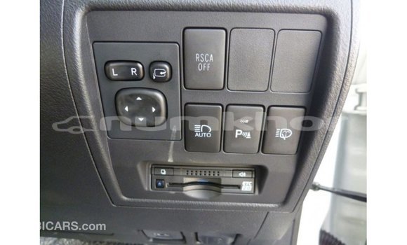 Buy Import Toyota Land Cruiser White Car in Import - Dubai in Bumthang Buy Import Toyota Land Cruiser White Car in Import - Dubai in Bumthang