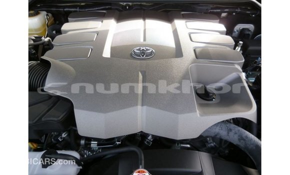 Buy Import Toyota Land Cruiser White Car in Import - Dubai in Bumthang Buy Import Toyota Land Cruiser White Car in Import - Dubai in Bumthang