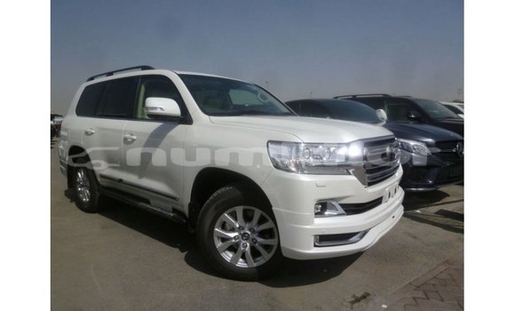 Buy Import Toyota Land Cruiser White Car in Import - Dubai in Bumthang Buy Import Toyota Land Cruiser White Car in Import - Dubai in Bumthang