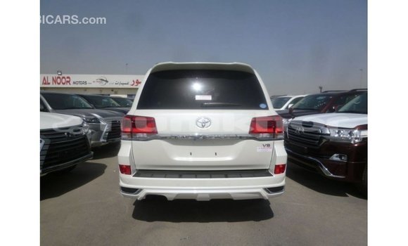 Buy Import Toyota Land Cruiser White Car in Import - Dubai in Bumthang Buy Import Toyota Land Cruiser White Car in Import - Dubai in Bumthang