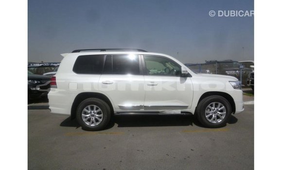 Buy Import Toyota Land Cruiser White Car in Import - Dubai in Bumthang Buy Import Toyota Land Cruiser White Car in Import - Dubai in Bumthang