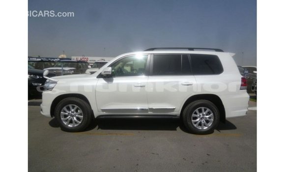 Buy Import Toyota Land Cruiser White Car in Import - Dubai in Bumthang Buy Import Toyota Land Cruiser White Car in Import - Dubai in Bumthang