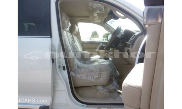 Buy Import Toyota Land Cruiser White Car in Import - Dubai in Bumthang Buy Import Toyota Land Cruiser White Car in Import - Dubai in Bumthang