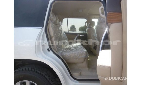 Buy Import Toyota Land Cruiser White Car in Import - Dubai in Bumthang Buy Import Toyota Land Cruiser White Car in Import - Dubai in Bumthang