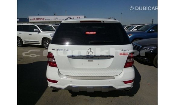 Buy Import Mercedes-Benz 190 White Car in Import - Dubai in Bumthang Buy Import Mercedes-Benz 190 White Car in Import - Dubai in Bumthang