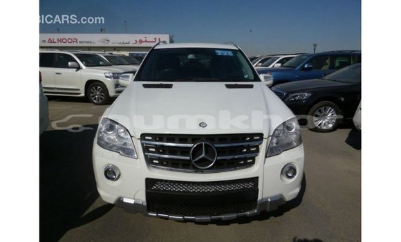 Buy Import Mercedes-Benz 190 White Car in Import - Dubai in Bumthang Buy Import Mercedes-Benz 190 White Car in Import - Dubai in Bumthang