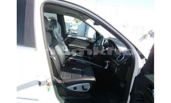 Buy Import Mercedes-Benz 190 White Car in Import - Dubai in Bumthang Buy Import Mercedes-Benz 190 White Car in Import - Dubai in Bumthang